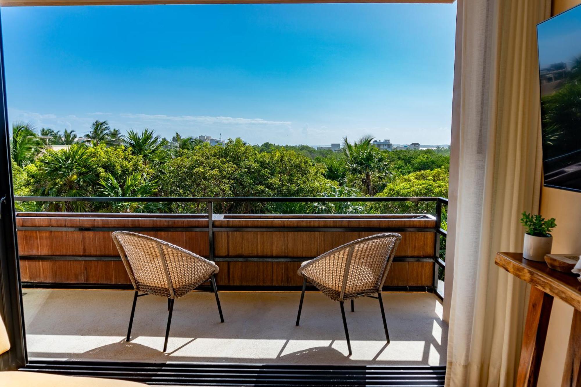 New Modern 1bdr - Access Apartment *