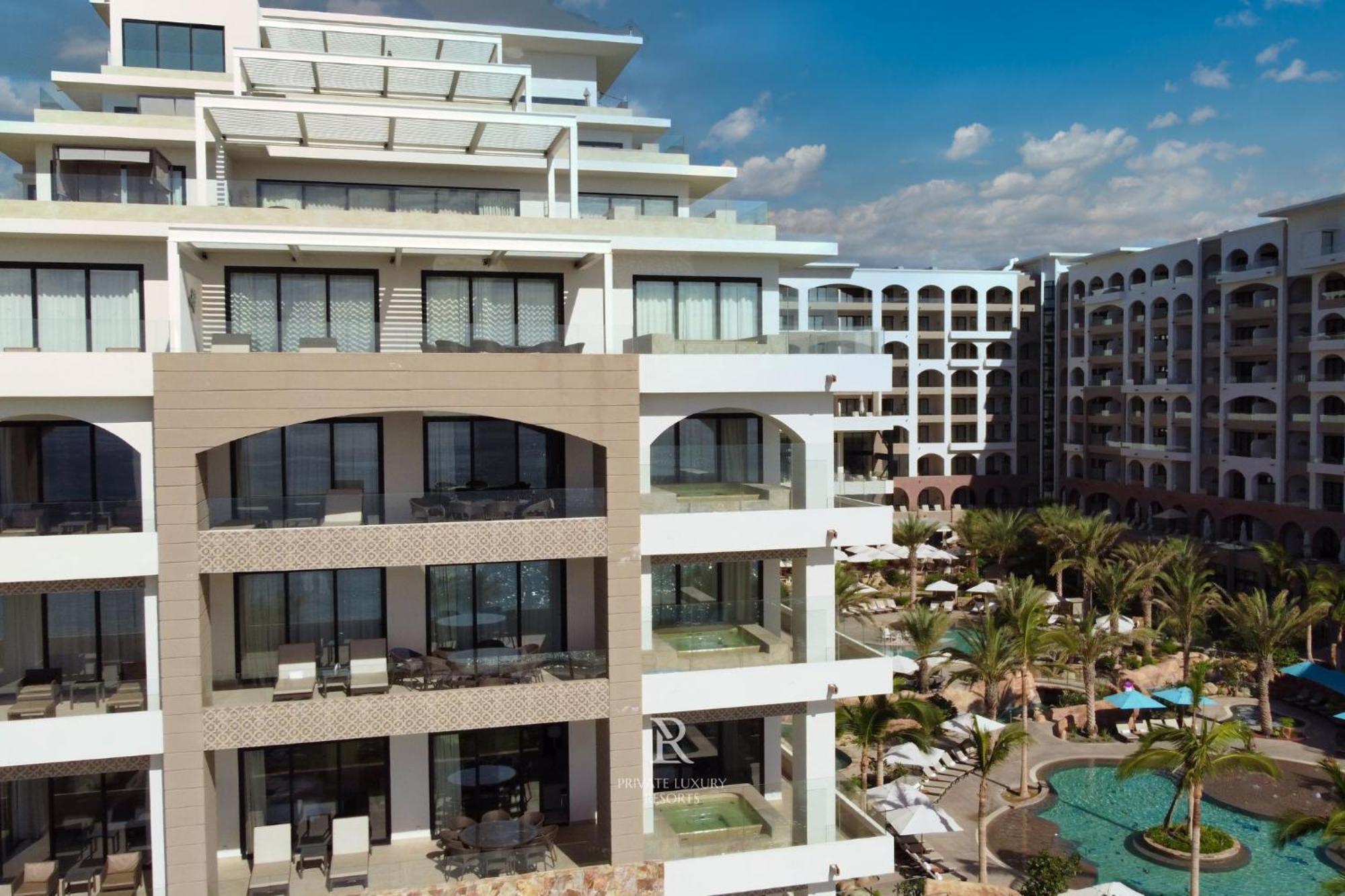 Resort Three Bedroom Ocean View- La Valencia