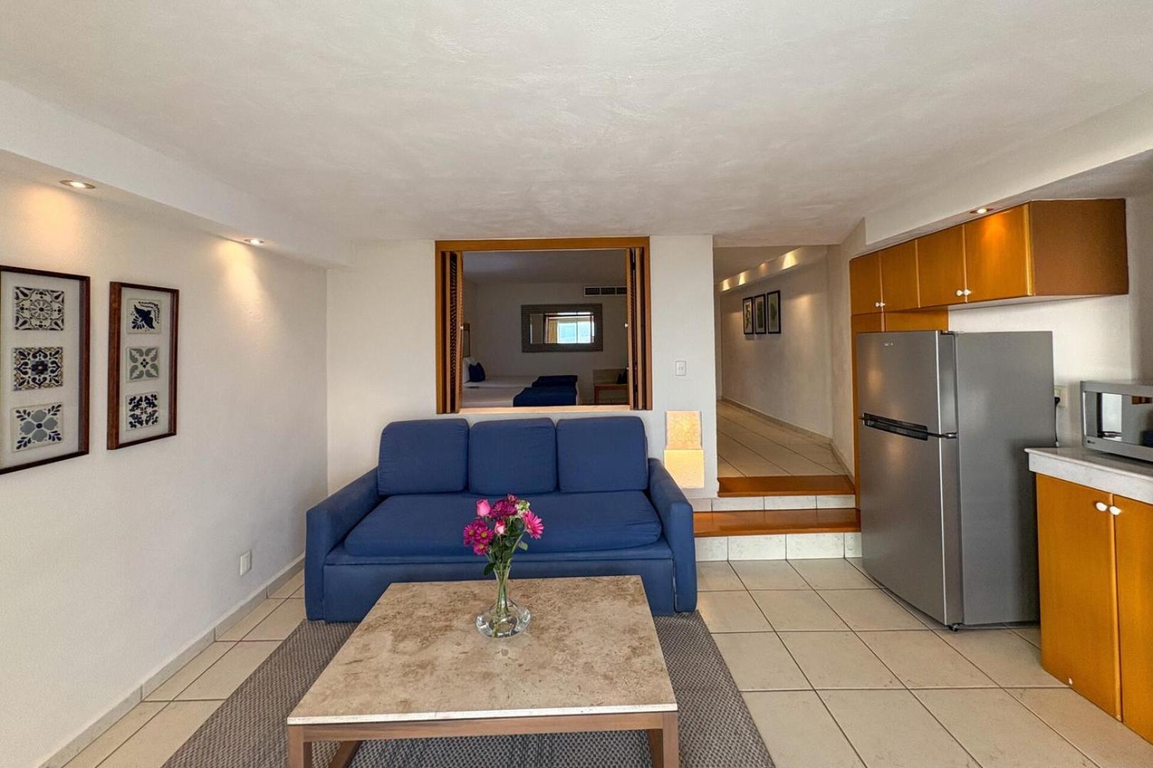 Oceanfront: Views & Amenities!
