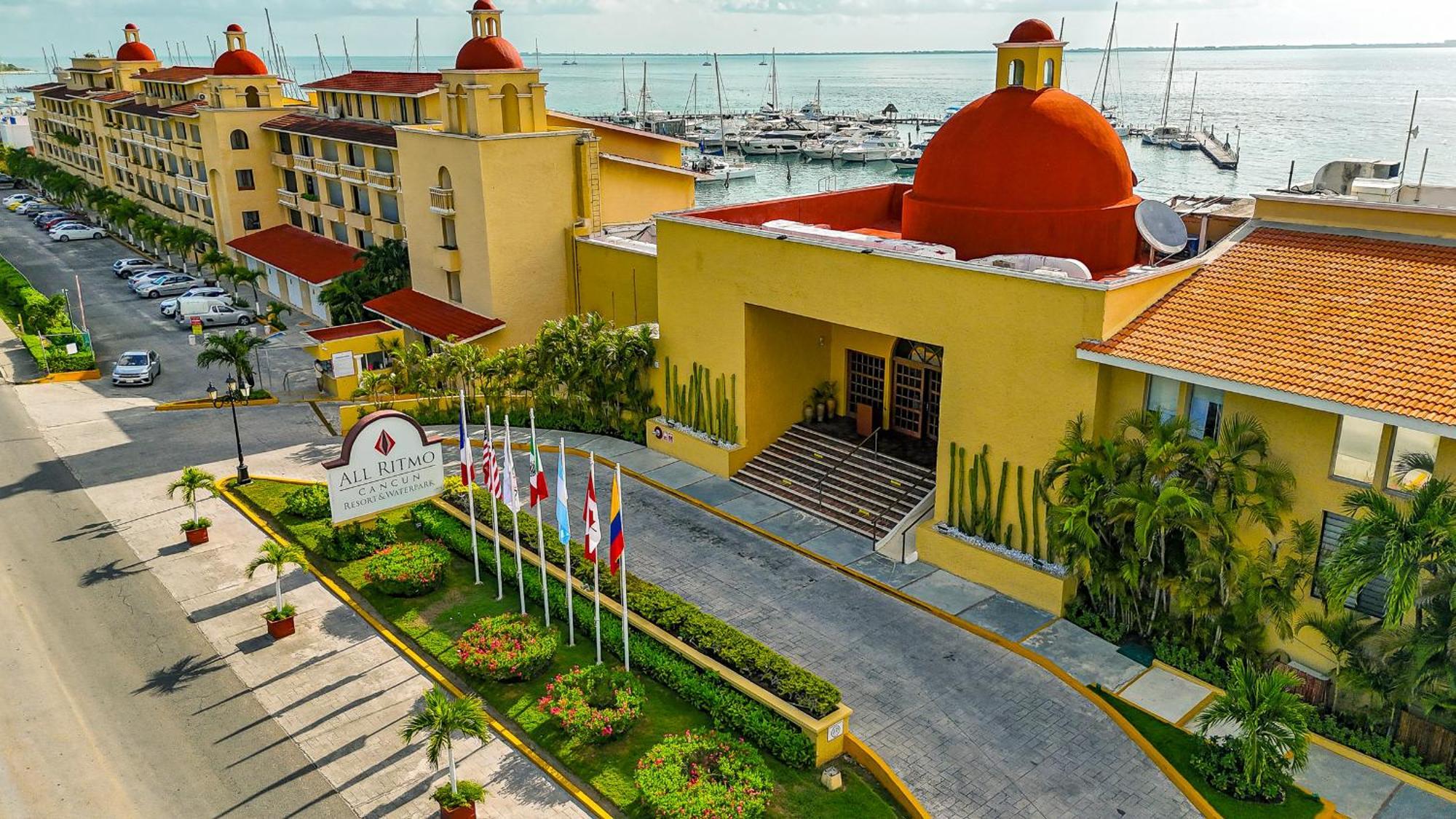 Ritmo & Water Park Resort 4*