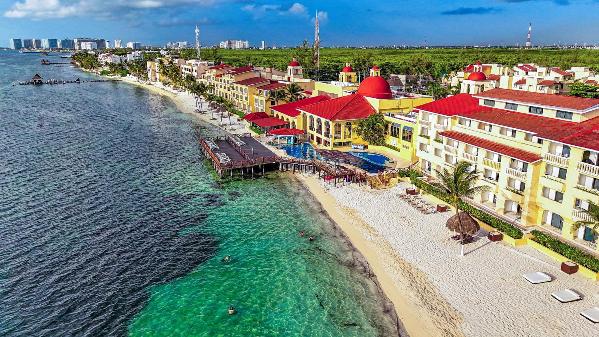 Ritmo & Water Park Resort