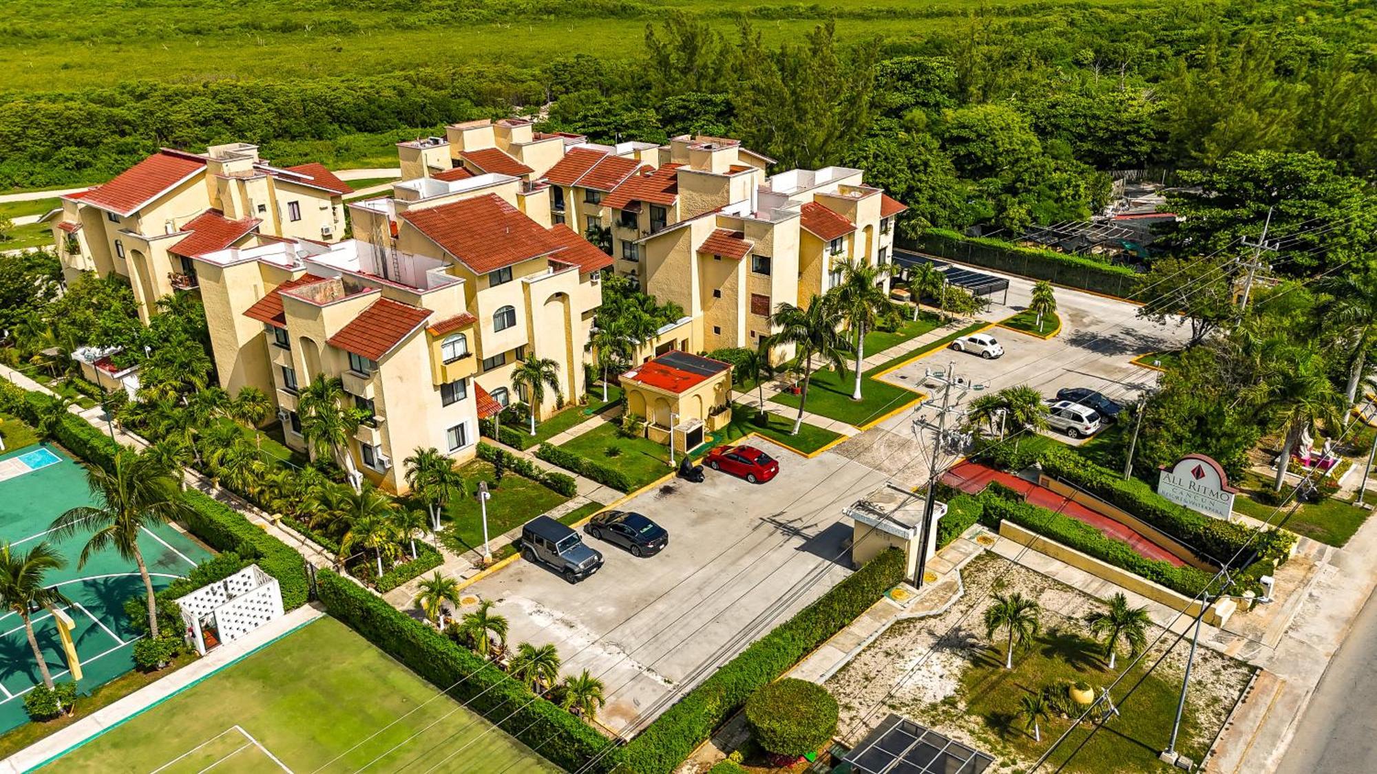 Ritmo & Water Park Resort 4*