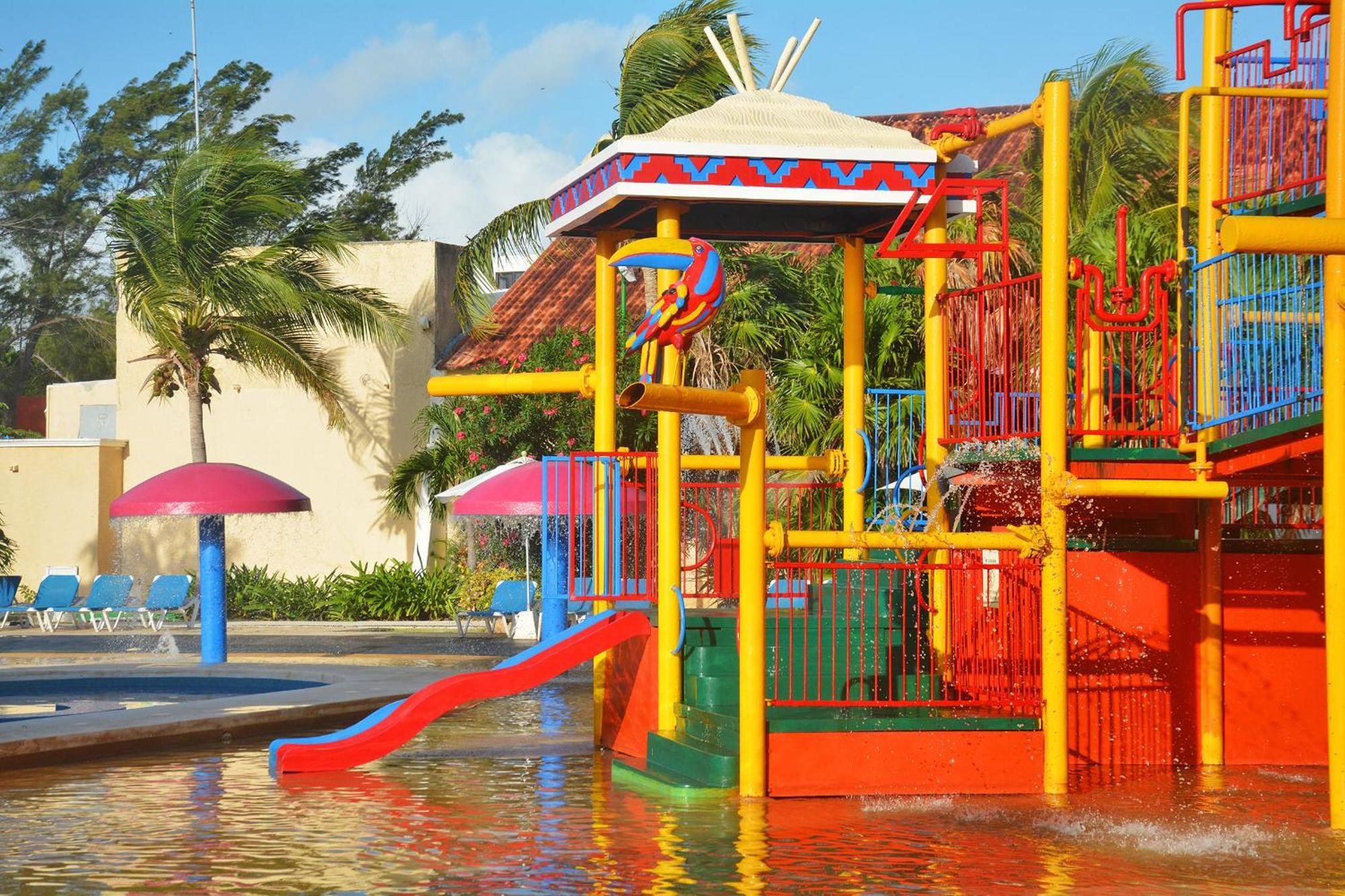 Ritmo & Water Park Resort