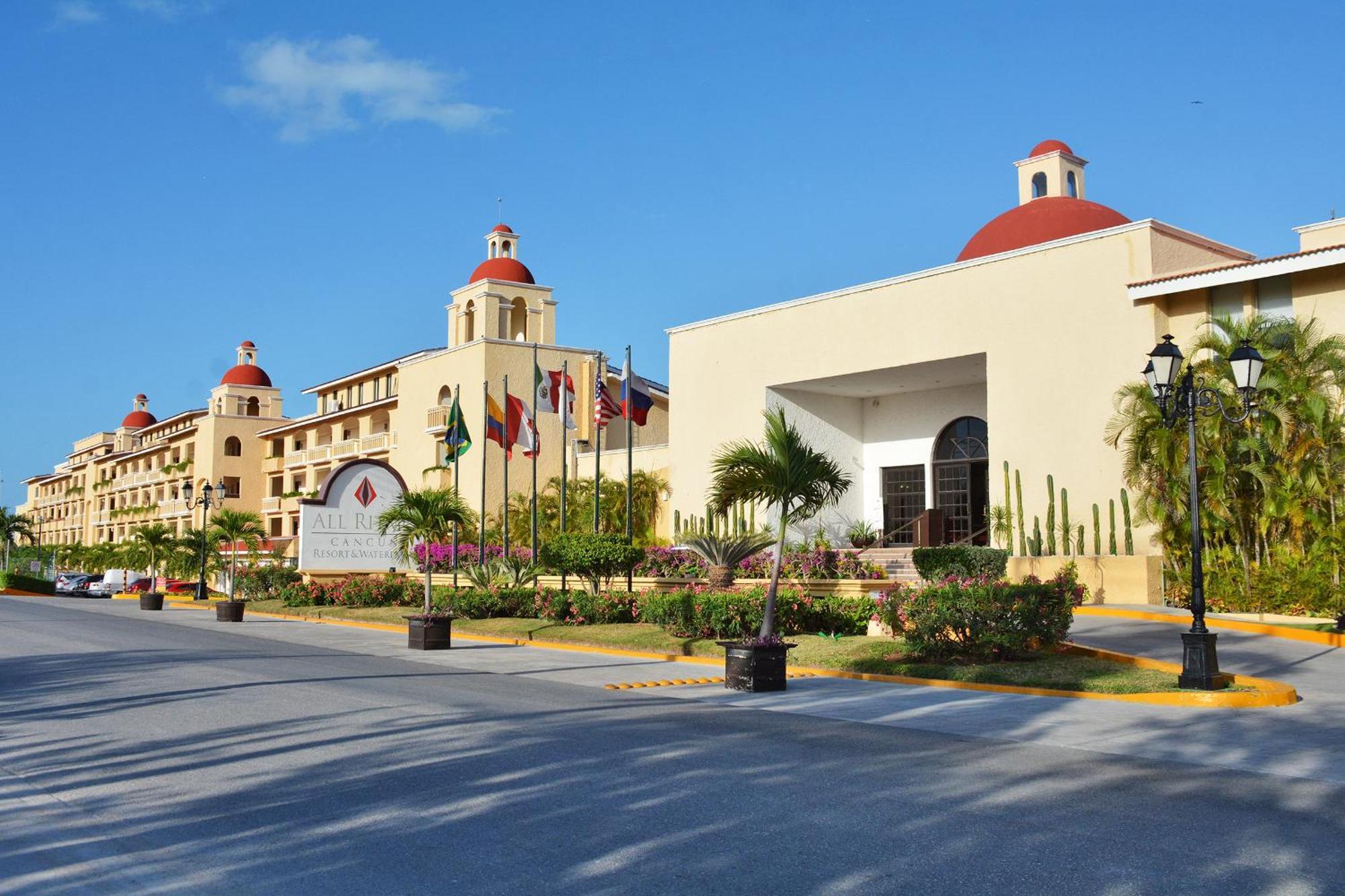 Ritmo & Water Park Resort Cancun
