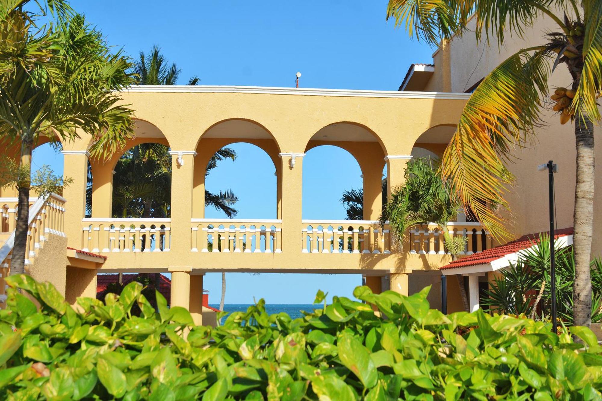 Ritmo & Water Park Resort Cancun