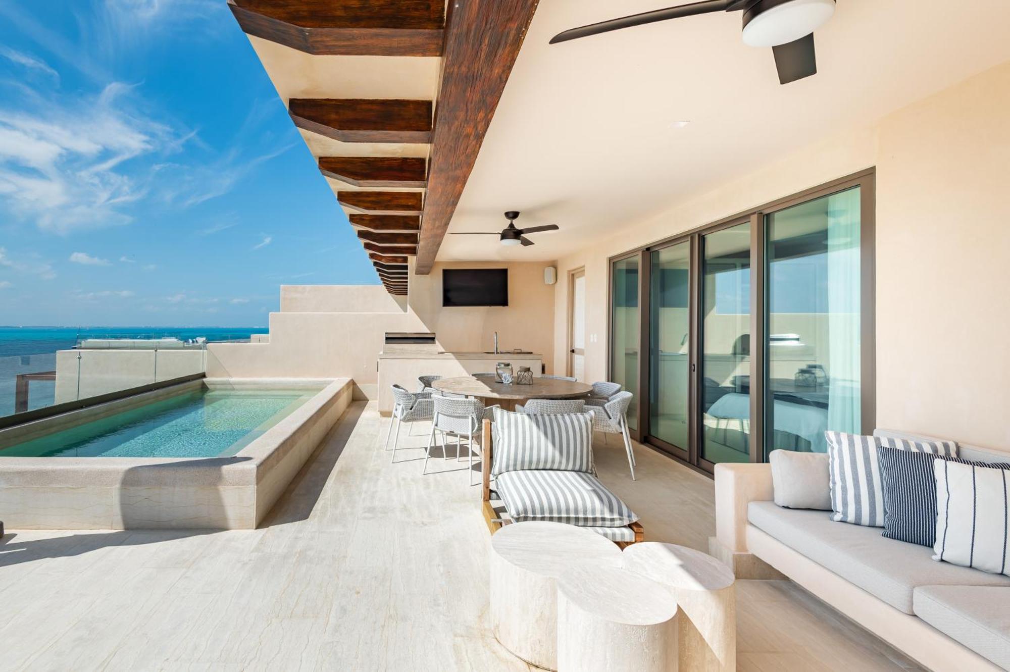 Artila Condos, * Isla Mujeres