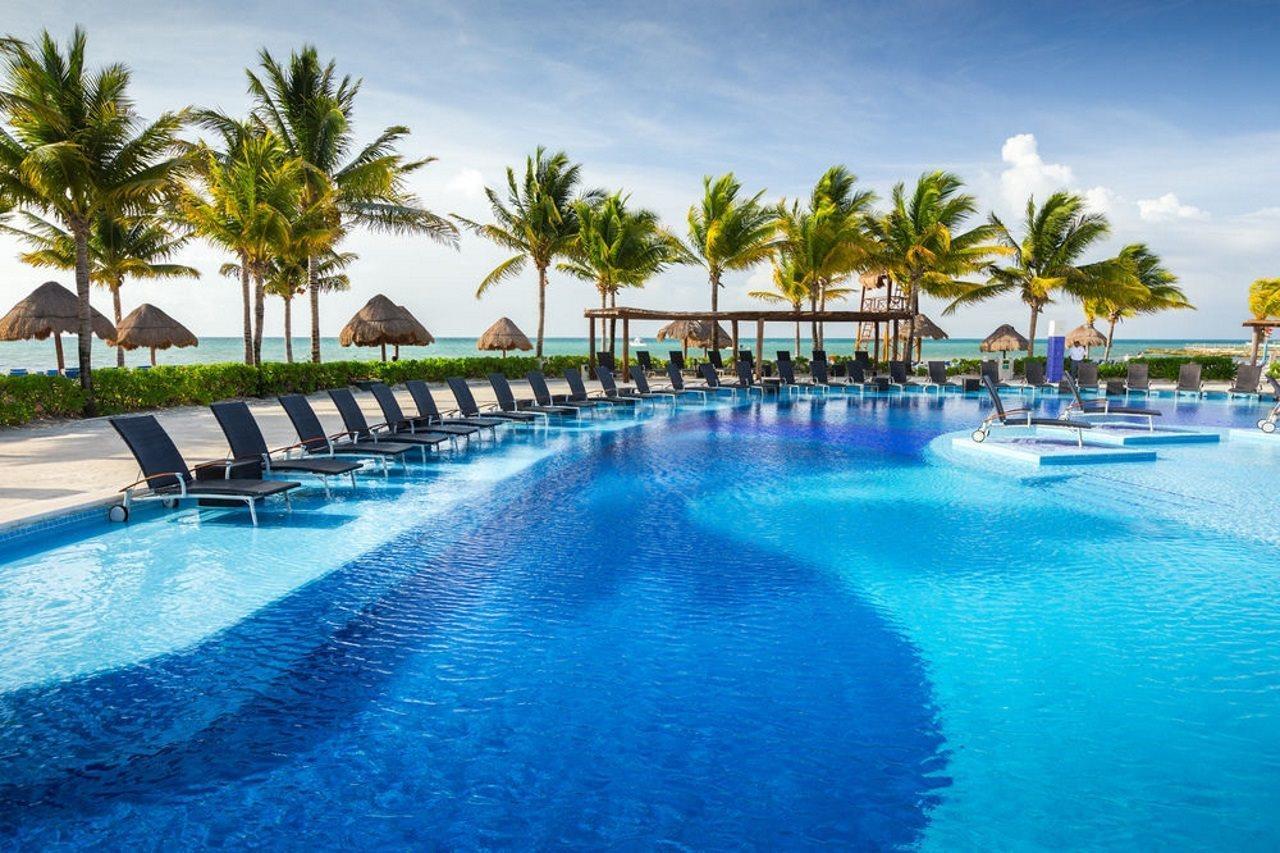 Bluebay Grand Esmeralda Resort