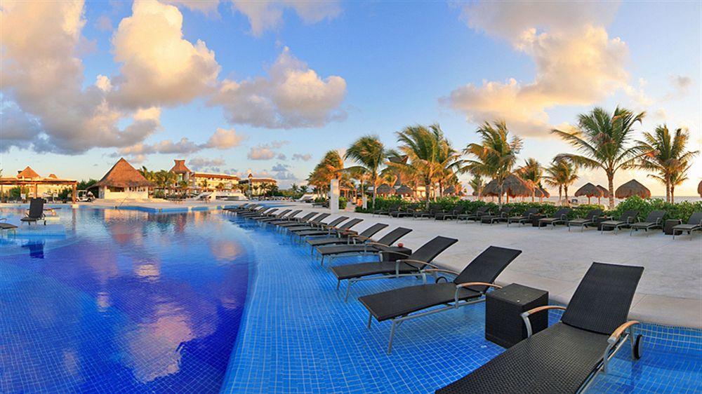 Resort Bluebay Grand Esmeralda