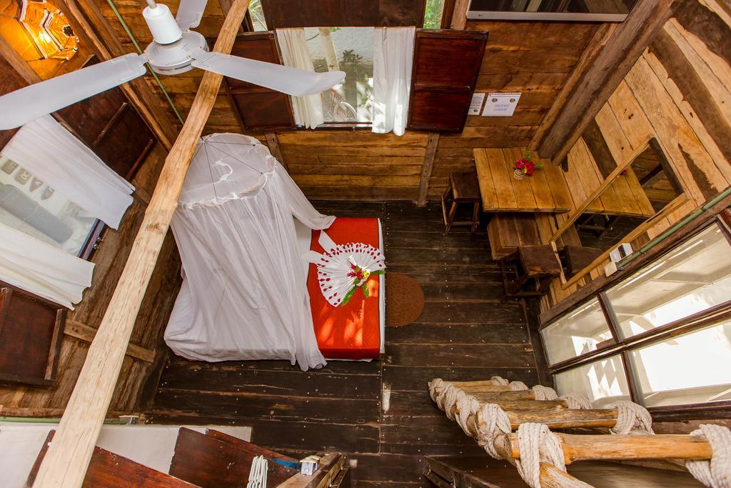 Ida Y Vuelta Hostel