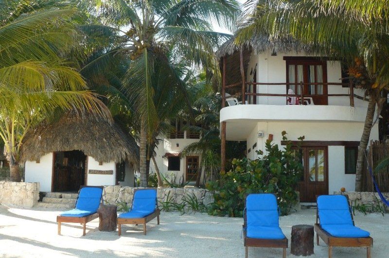 Casa Iguana - Beachfront Hotel
