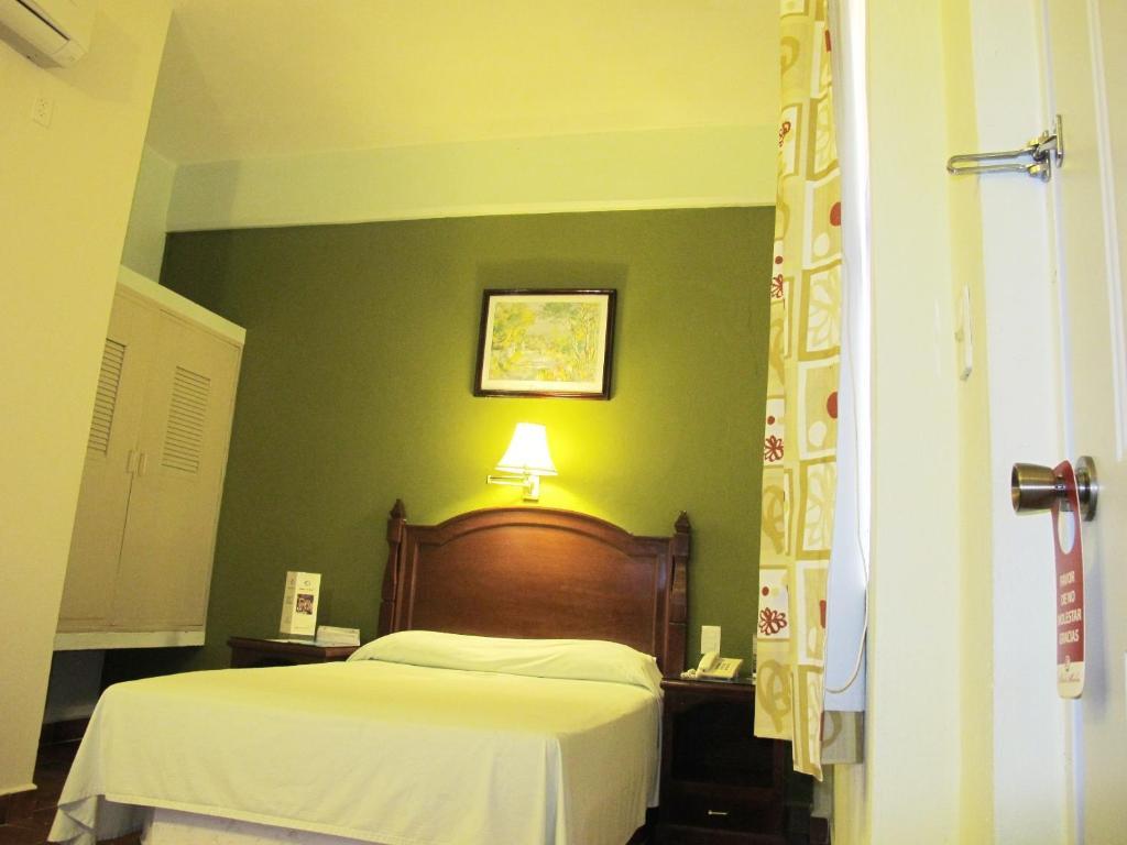 Hotel Marlon Heroes