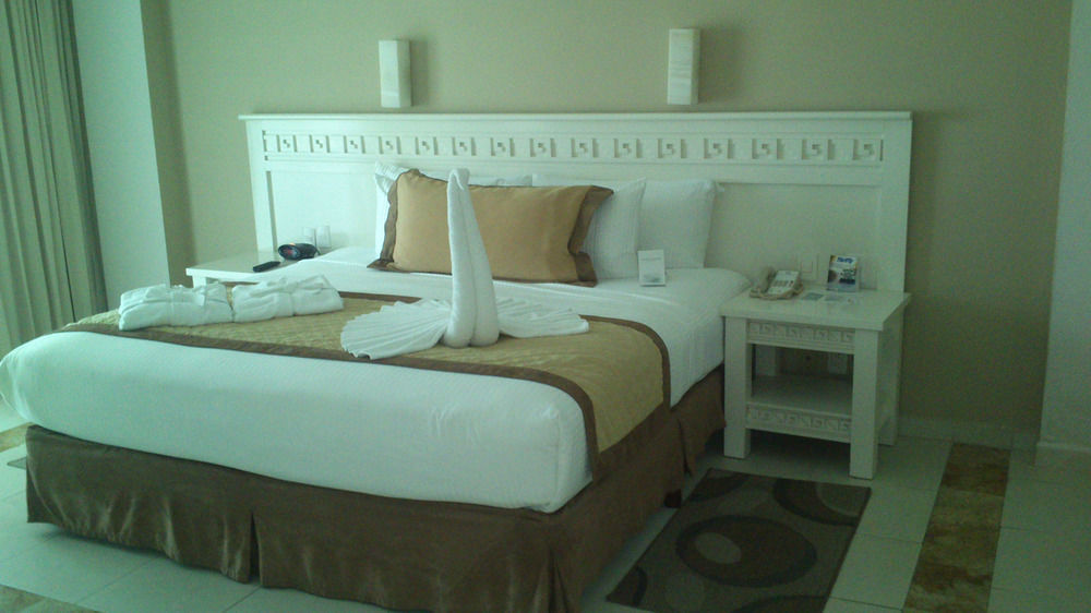 Resort Bluebay Grand Esmeralda 5*