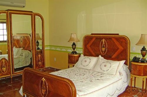 Hotel Casa De Columnas 4*