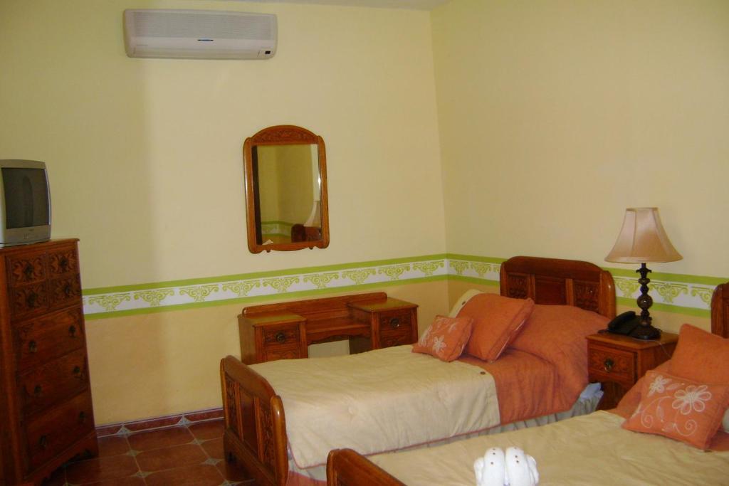 Hotel Casa De Columnas 4*