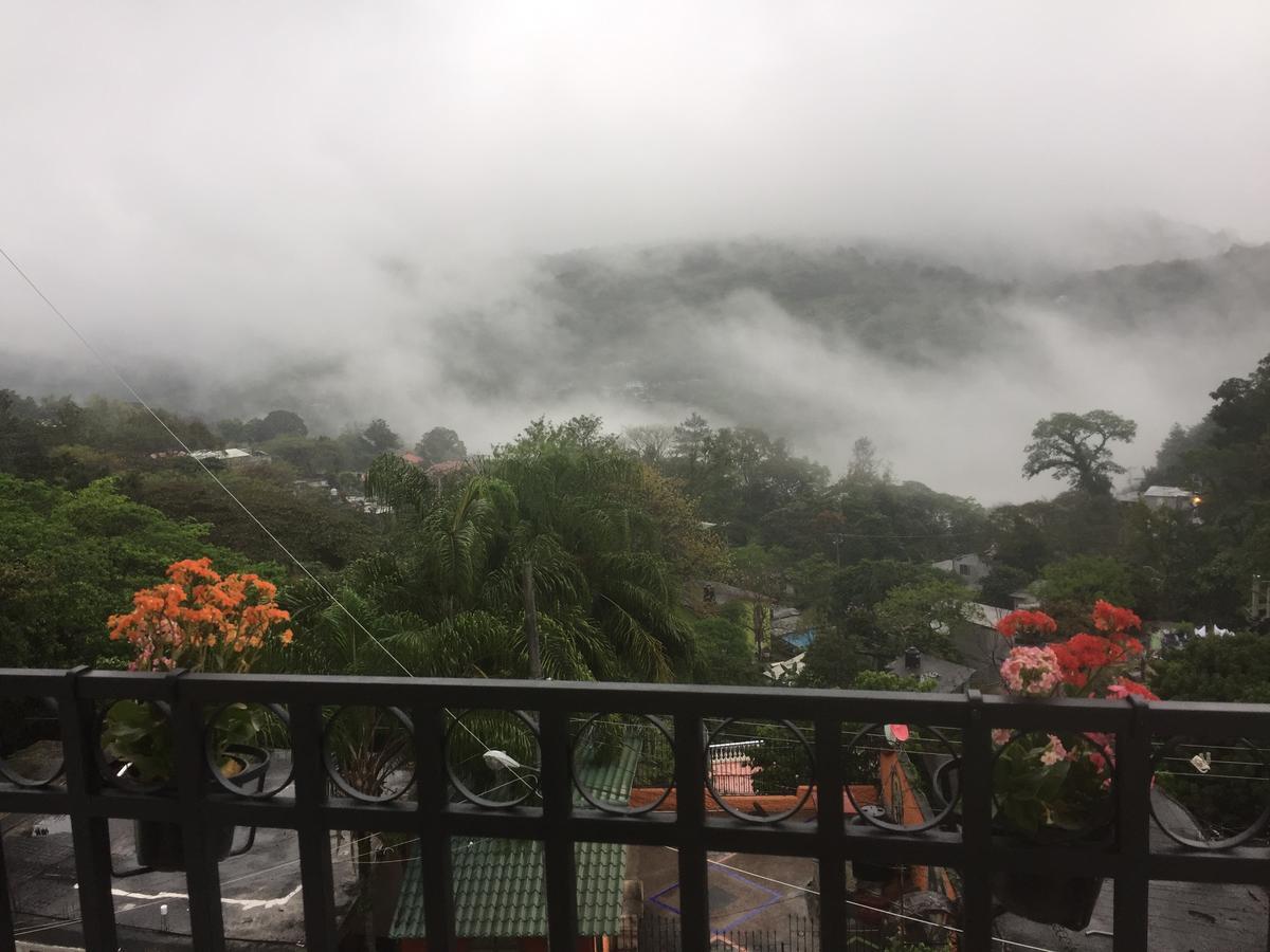 Cafenaranja Hotel