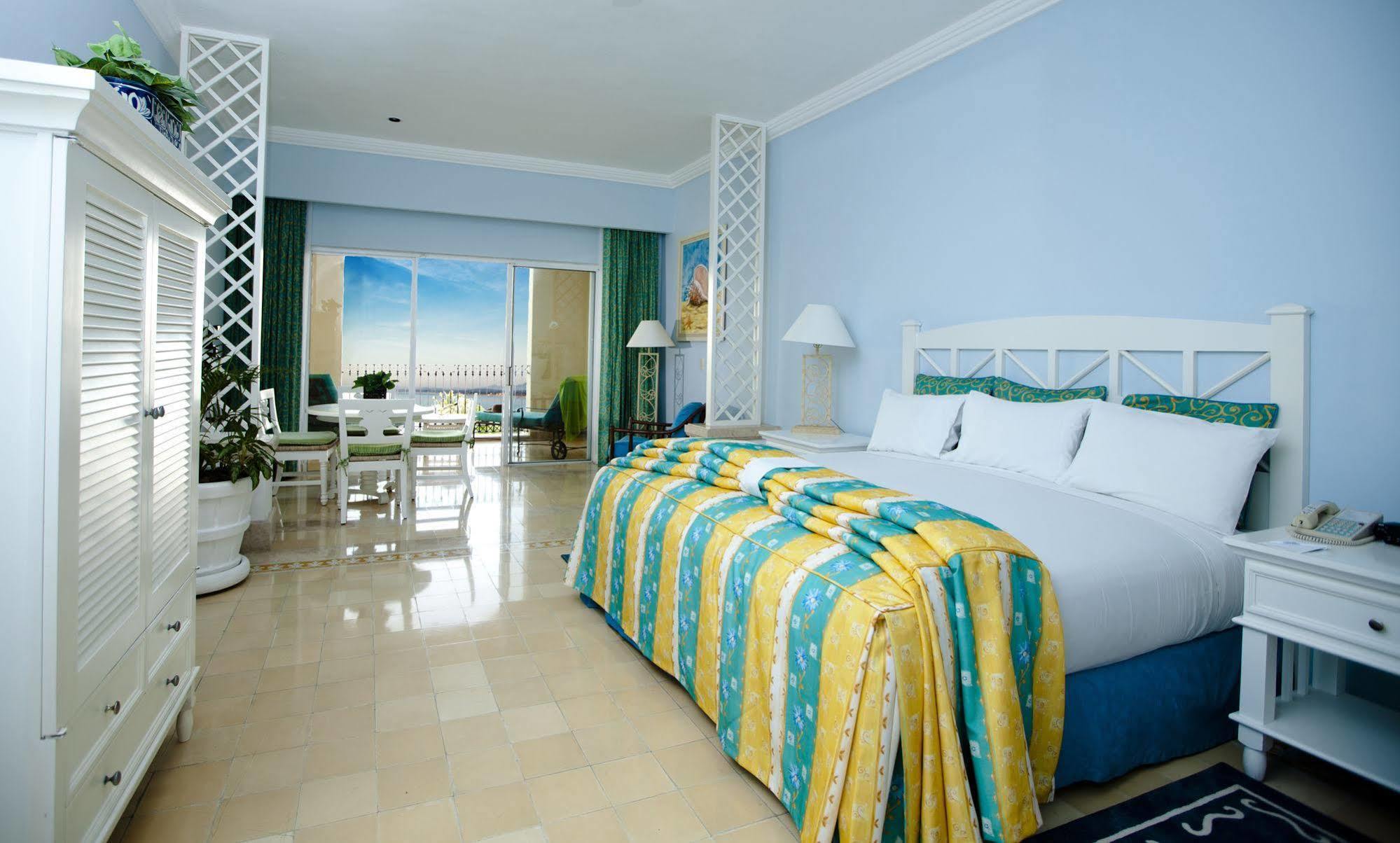 Pueblo Bonito Emerald Bay &