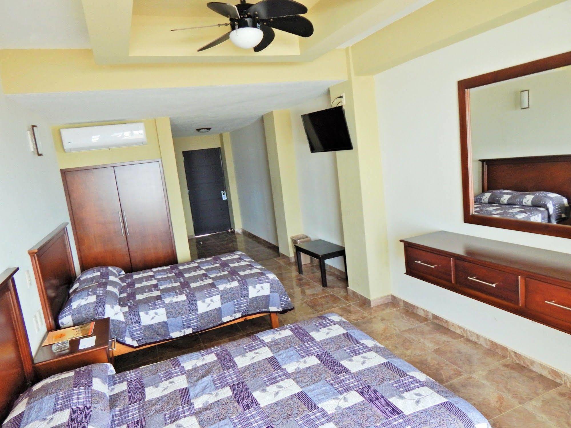 Hotel Las Jacarandas