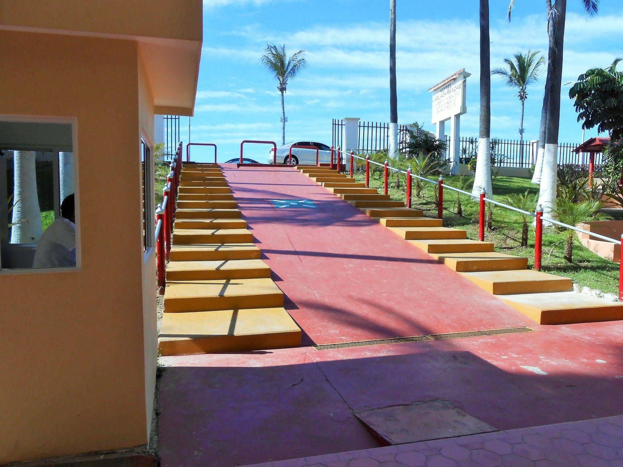 Las Jacarandas 3*