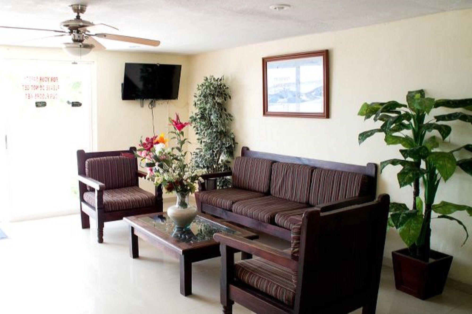 Barracuda Hotel 3*