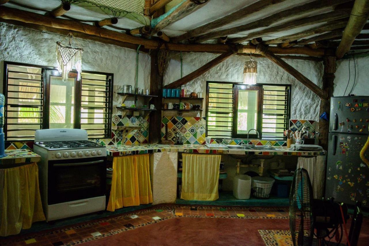 Ida Y Vuelta Hostel *