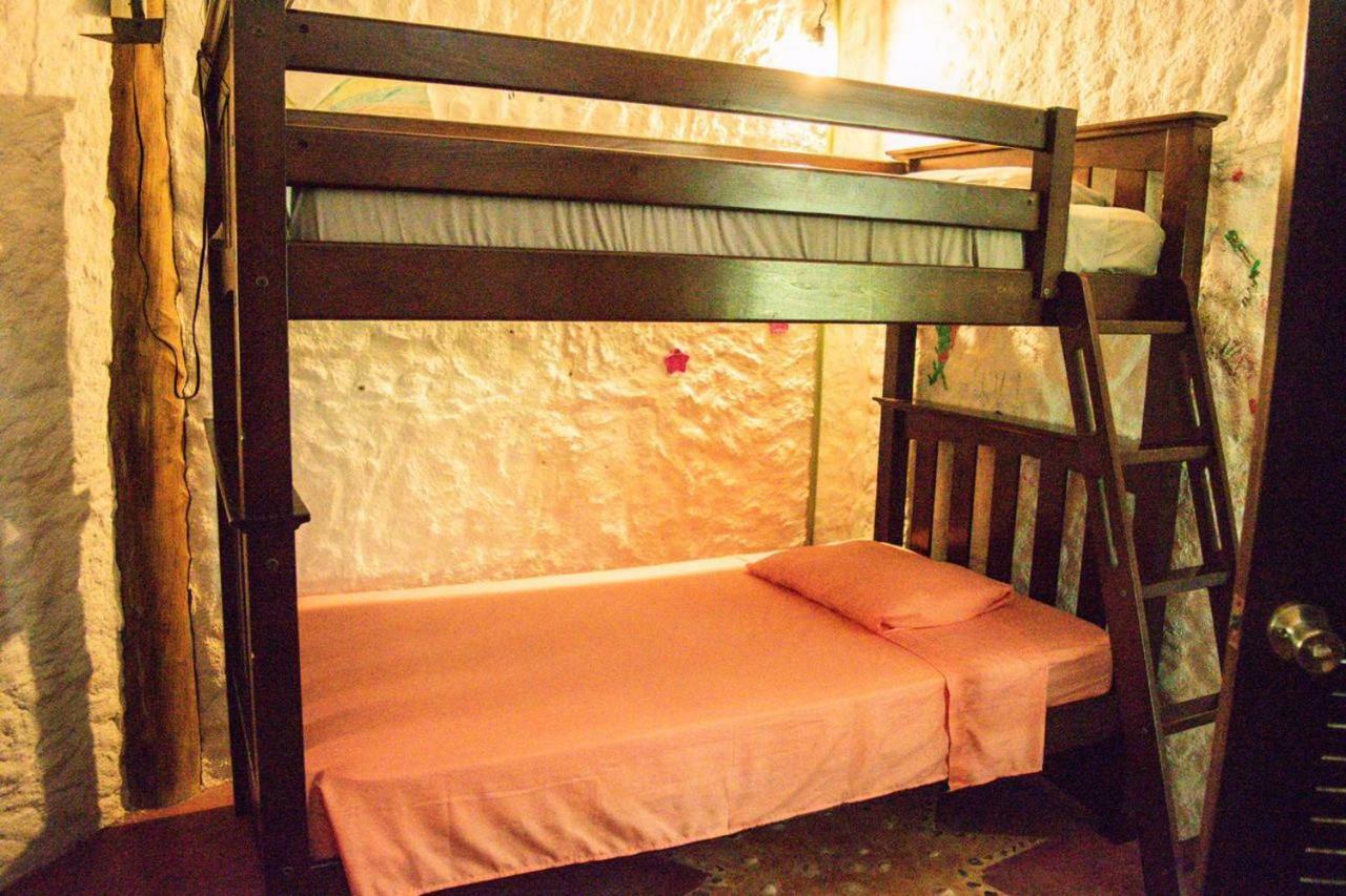 Ida Y Vuelta Hostel *