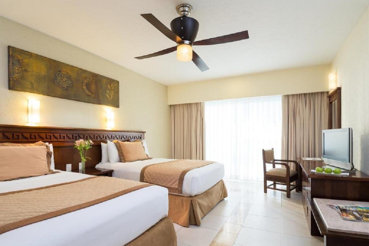 Resort Bluebay Grand Esmeralda 5*