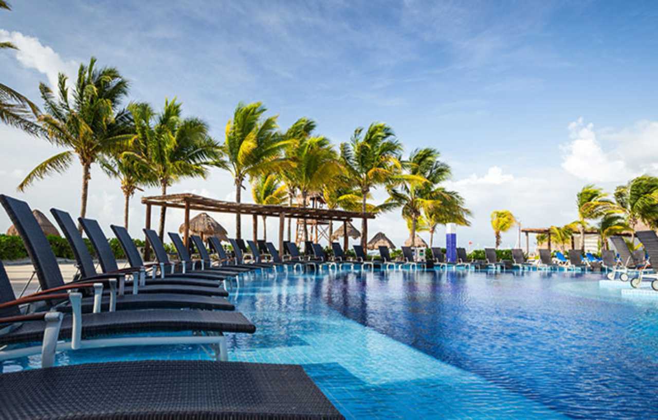 Bluebay Grand Esmeralda Resort El Marlyn Azul