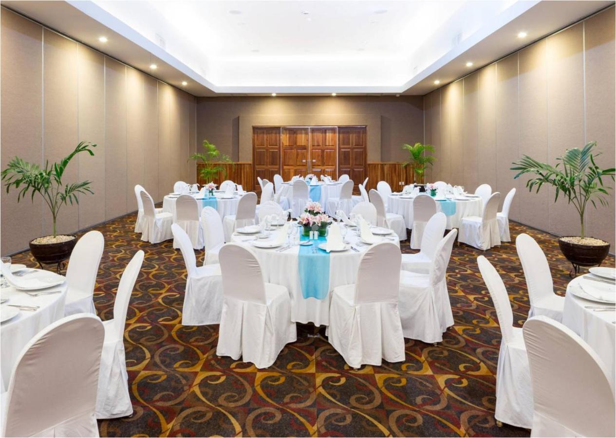 Bluebay Grand Esmeralda Resort
