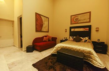 Forrest & Hotel