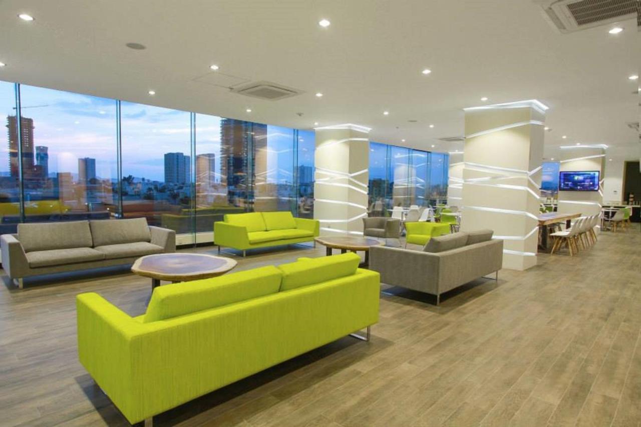 Express & Angelopolis By Ihg Hotel 4*