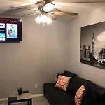 New 2 Bedroom Luxury Apartment -Great Location -Modern