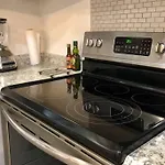 New 2 Bedroom Luxury Apartment -Great Location -Modern