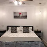 New 2 Bedroom Luxury Apartment -Great Location -Modern