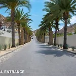 Steps From Downtown & Marina, 6 Bedroom Villa Victoria