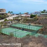Steps From Downtown & Marina, 6 Bedroom Villa Victoria