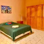Guacamole Guesthouse