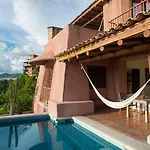 La Casa Que Canta (Adults Only)