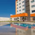 Hampton Inn & Suites By Hilton Paraiso
