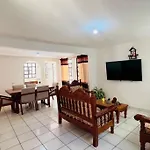 Amplio Dpto. Centrico Con Cochera Y Terraza.
