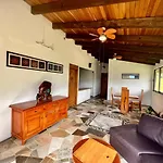Paradise Hotel Boutique & Lounge