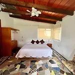 Paradise Hotel Boutique & Lounge
