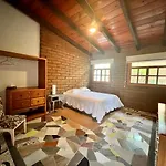 Paradise Hotel Boutique & Lounge