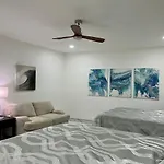 Beachfront 4 Bedroom Penthouse - Pool Steps To Beach & Mins To Downtown