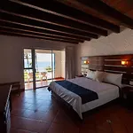 Las Rocas Resort & Spa