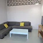 Large And Comfy Apartment, Near Dt And Principal Beach!