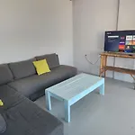 Large And Comfy Apartment, Near Dt And Principal Beach!