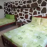 Casa Gundi Y Tomas