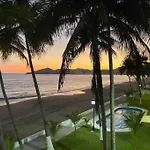 Bonito Departamento A Pie De Playa En Manzanillo