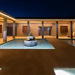 Uvence Arte + Hotel