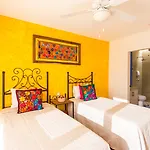 Casa Loteria -Pueblito Sayulita- Colorful, Family And Relax Experience With Private Parking And Pool